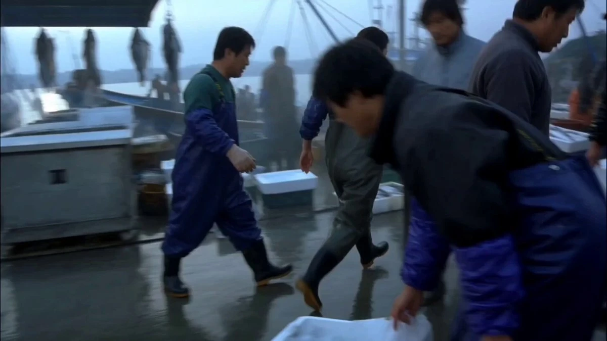 Realistic Korean Fish Market Auction Seedance 2.0 video prompt preview